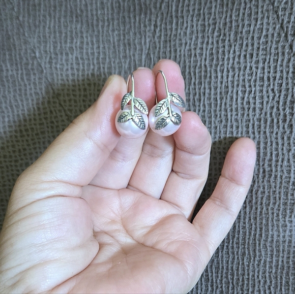 Annika Witt Pink🩷 Pearl And Leaves🍃 Earrings - Picture 12 of 16